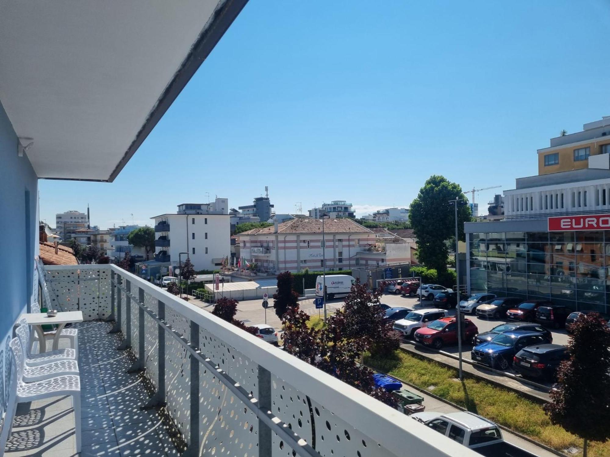 Appart-Hotel Holiday Lignano Sabbiadoro Exterior photo
