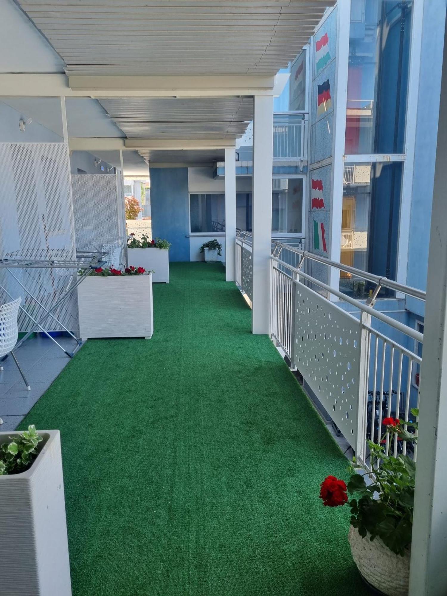 Appart-Hotel Holiday Lignano Sabbiadoro Exterior photo