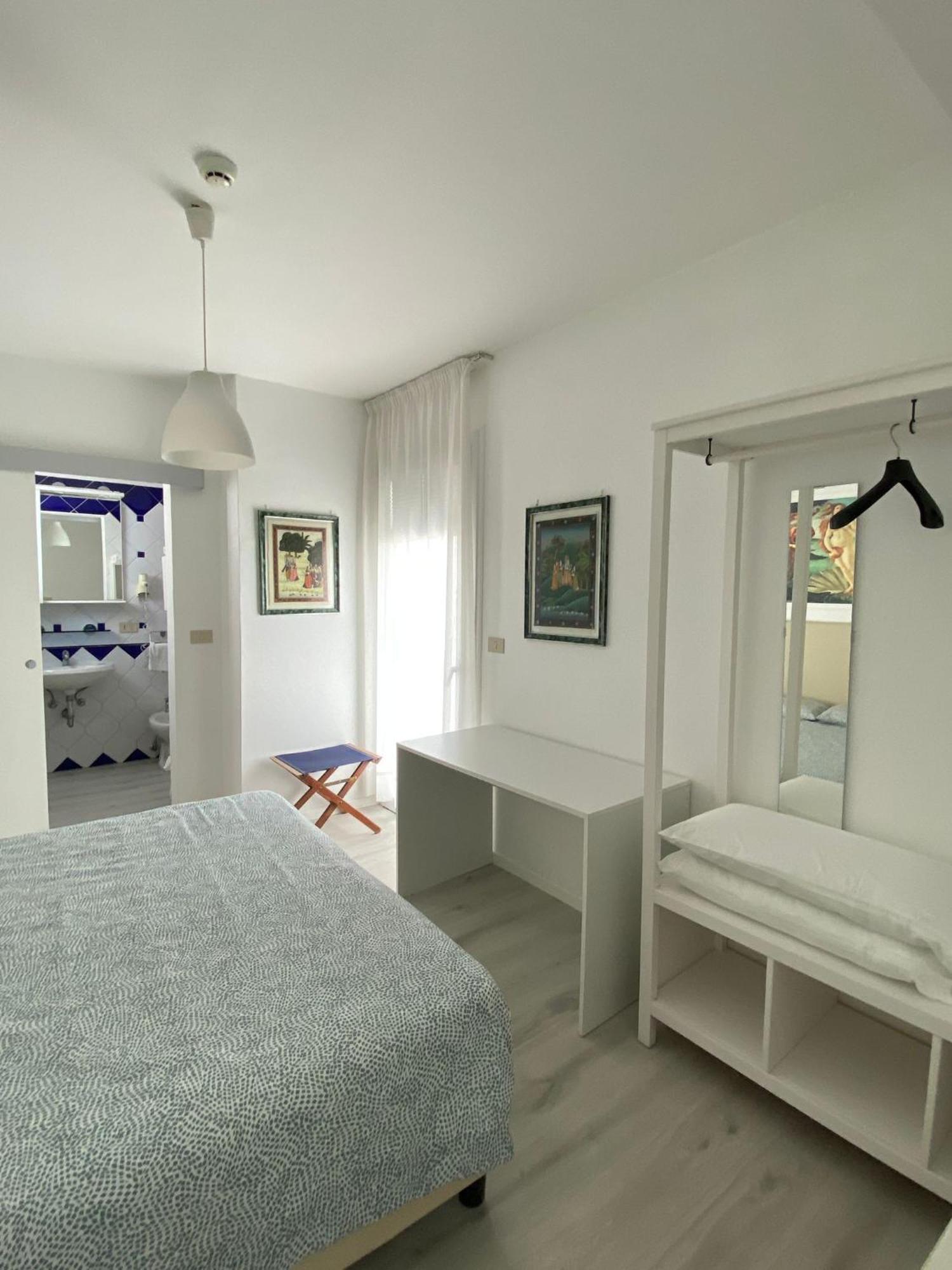 Appart-Hotel Holiday Lignano Sabbiadoro Exterior photo